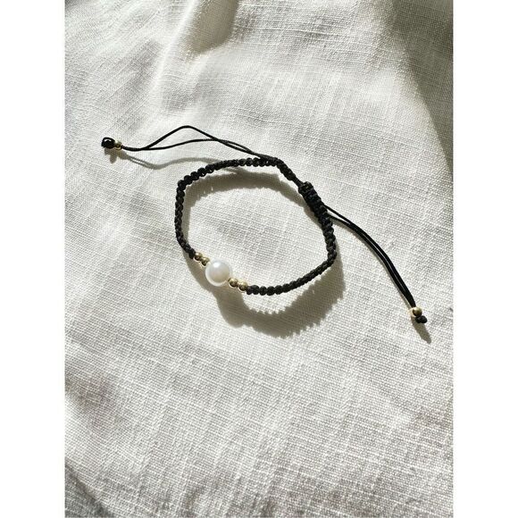 Pearl friendship bracelet  - Picture 1 of 2
